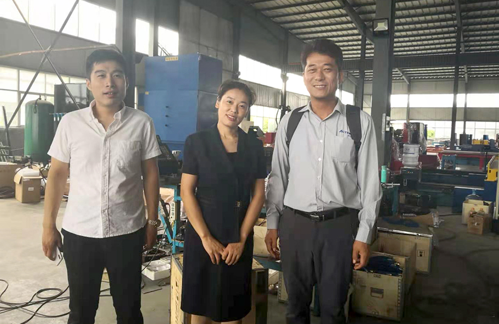 Wecome Vietnam distributor visiting our factory