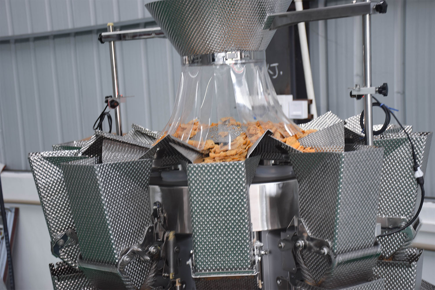 Grains Chips food Secondary Feeding Packing Machine
