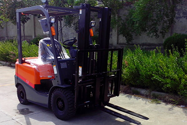 FORKLIFT TRUCK FD18