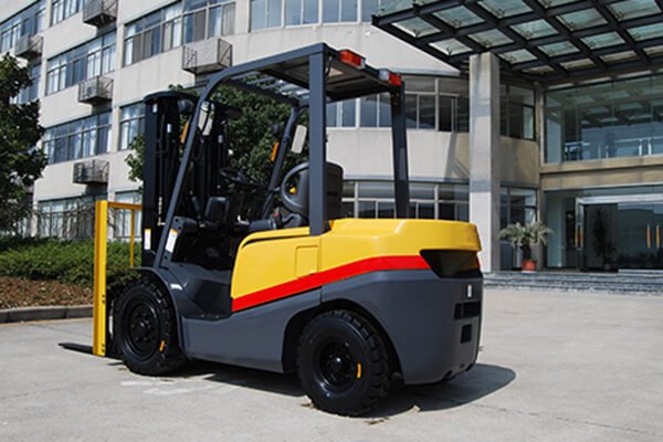 FORKLIFT TRUCK FD30