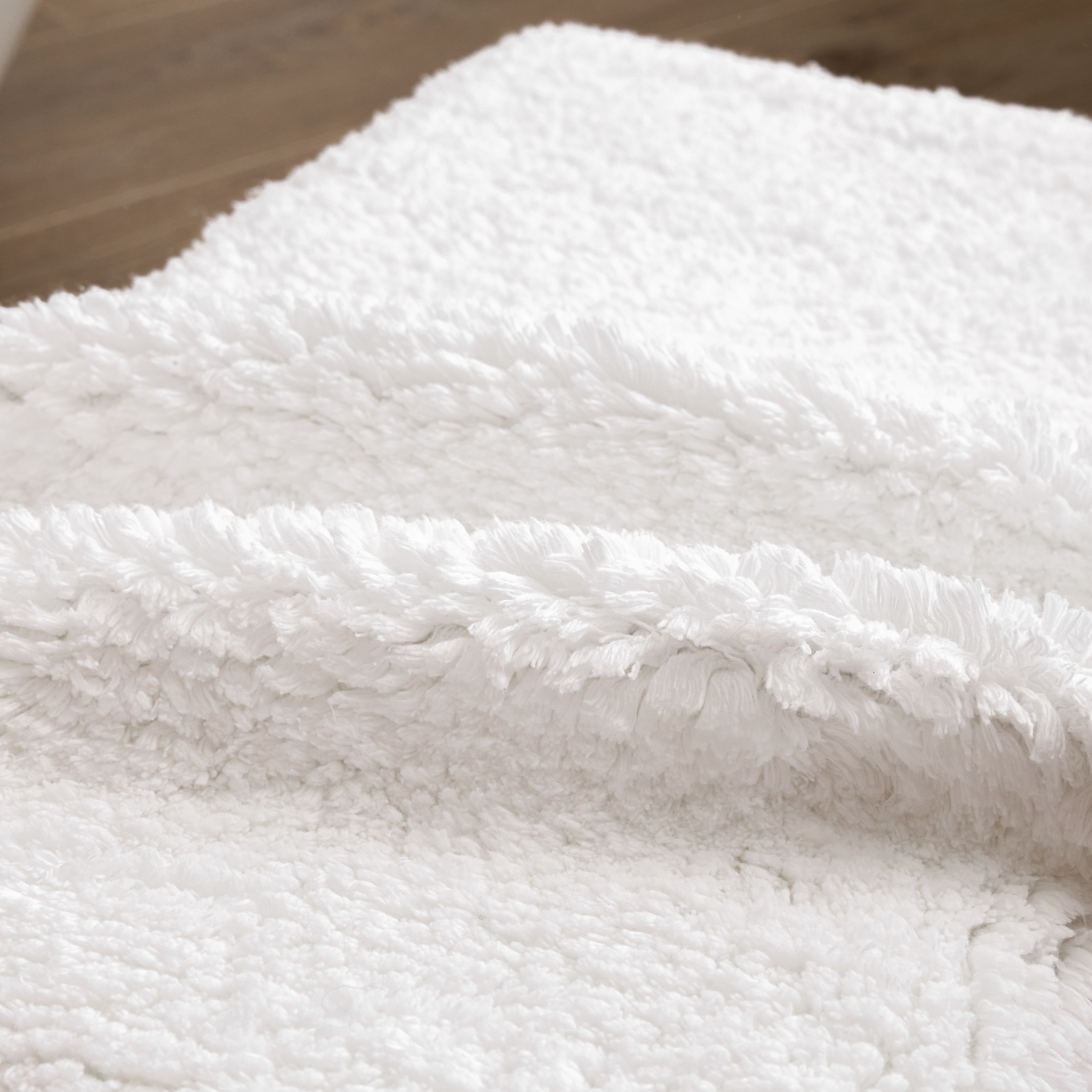 Lihaoju fluffy-feeling Bath Mat with strong water absorption