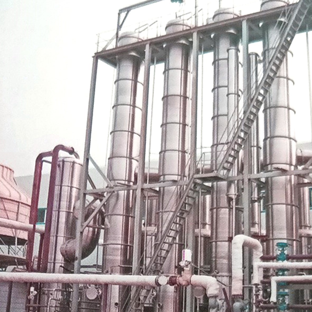 Conditions of continuous feeding and continuous discharging of evaporator
