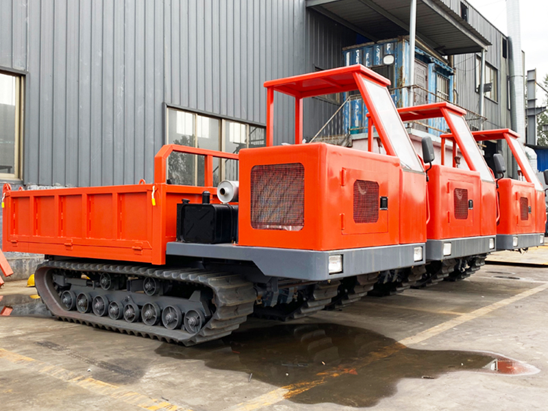Anti-rollover design of self-propelled tracked transporters for mountain orchards