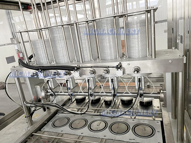 Hummus Filling device