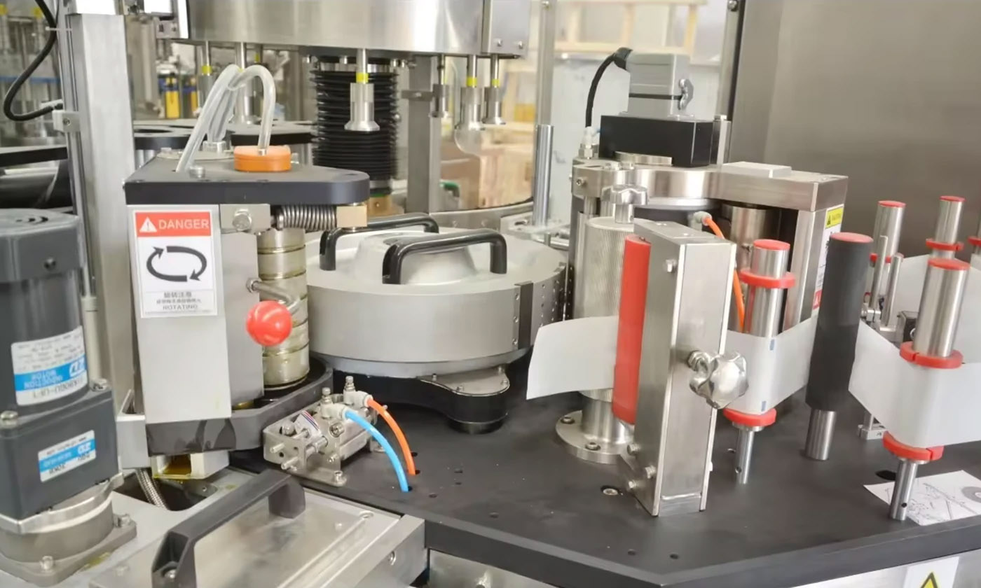 Hot Melt Labeling Machine workstation
