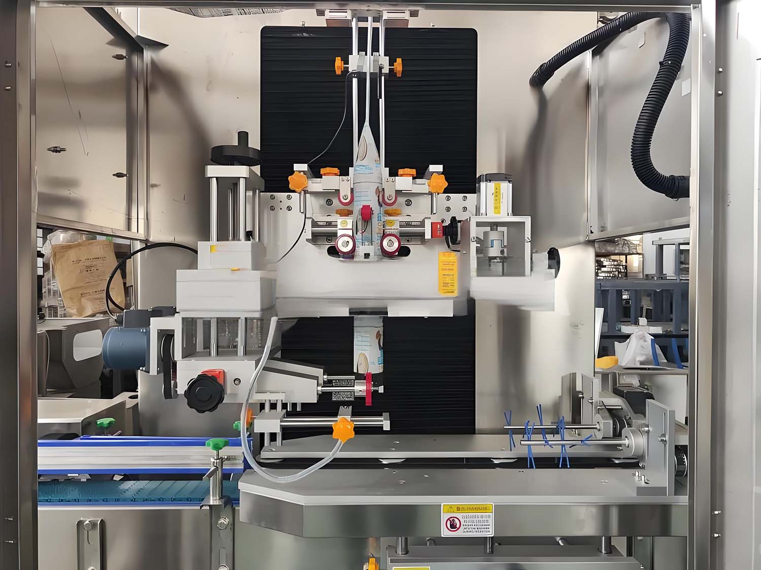 Shrink Labeler of auto sleeving device 