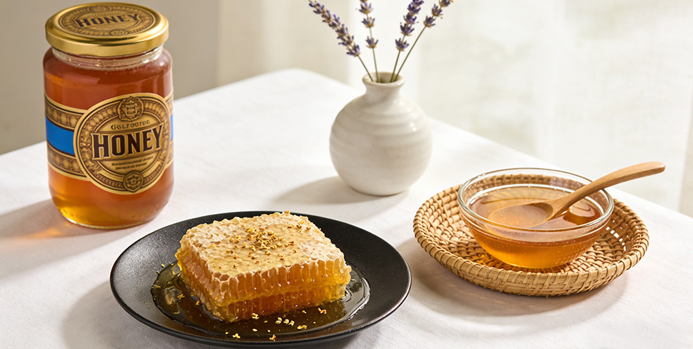 raw honey and store honey on the dining table