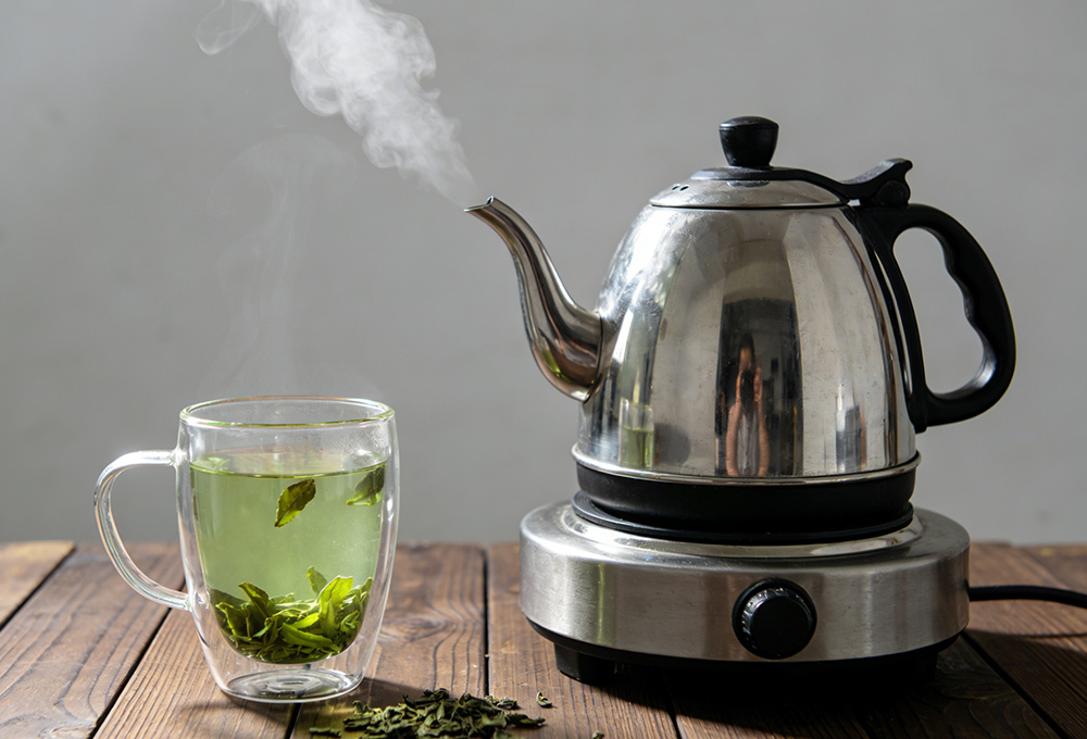 boil water to make green tea