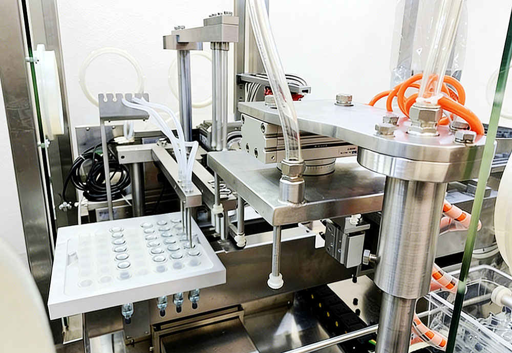 syringe filling machine is in the process of filling