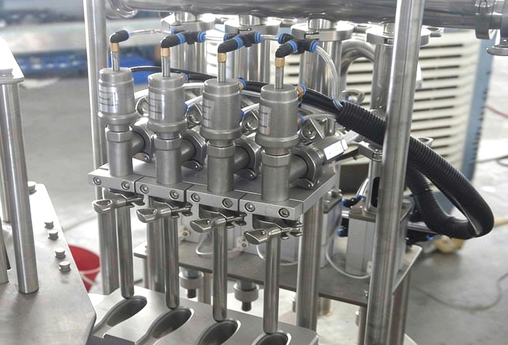 the nozzle of the honey filling machine