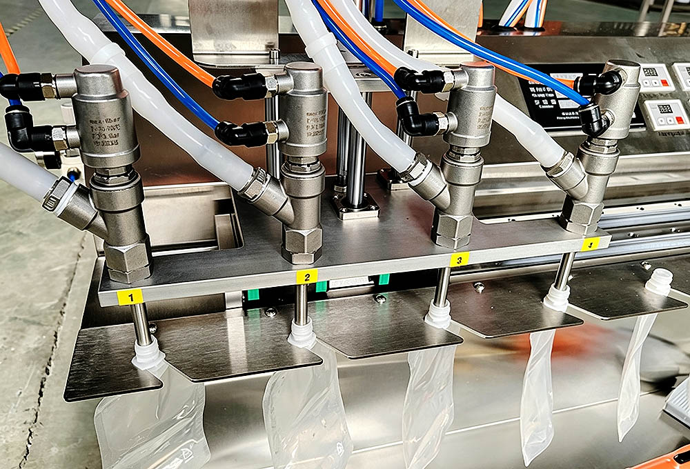 Sauce filling nozzles