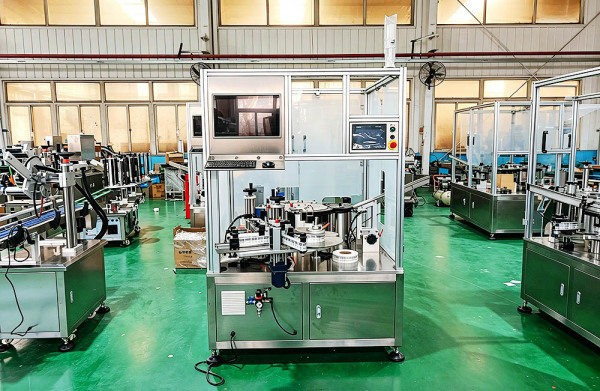 Cosmetic bottle labeling machine
