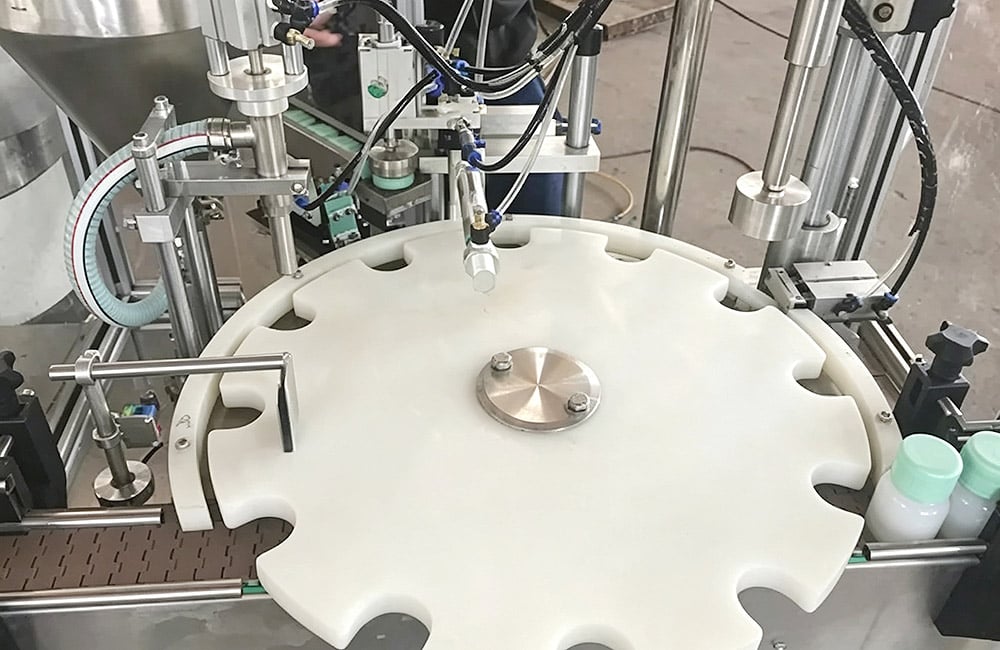 Cosmetic filling machine rotary table