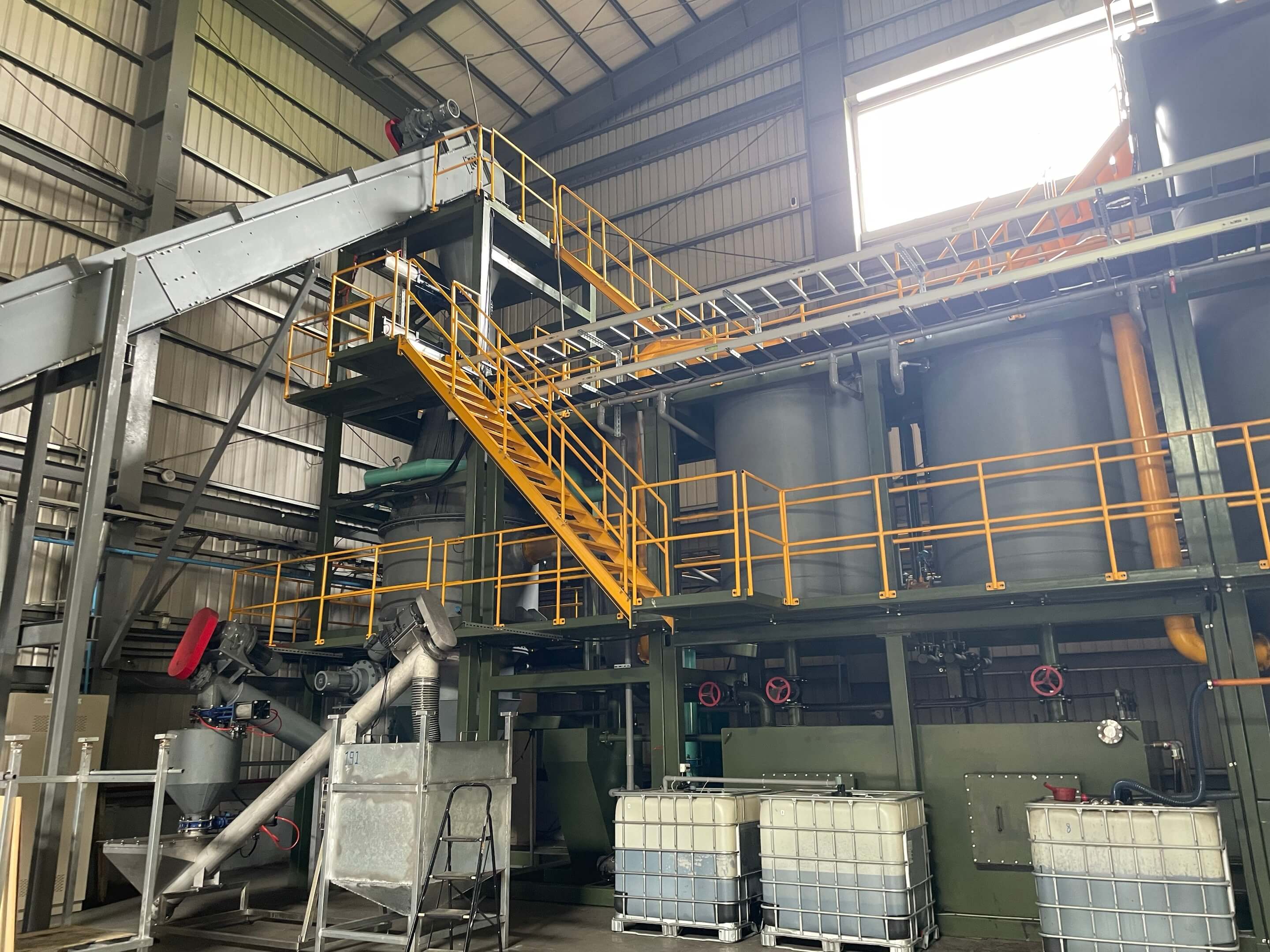 Wood chip feeding and gasification system at the 500 kW power project in Taiwan