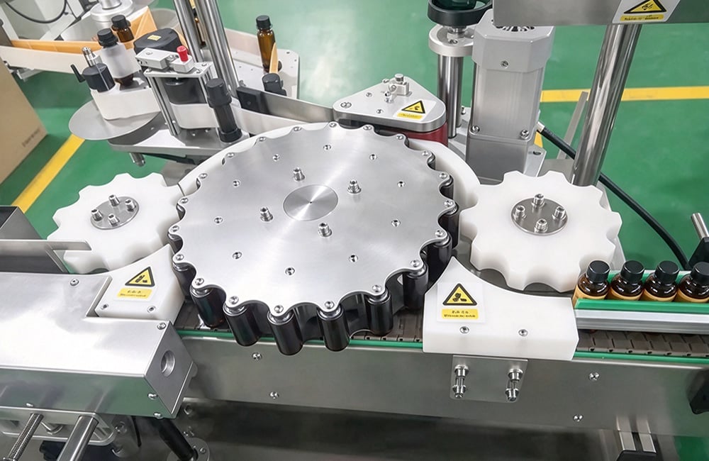 Vial labeling machine
